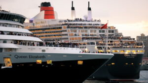 Queen Mary 2 und Queen Elizabeth c Cunard