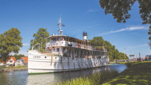 Historisches Kreuzfahrtschiff MS Juno c Goeta Kanal