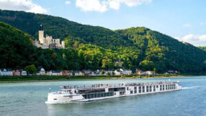 Debussy c Riverside Luxury Cruises 4