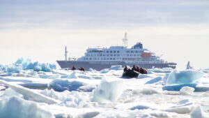MS Hondius c Iceland Pro Cruises