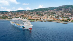 AIDAcosma vor den Kanarischen Inseln c AIDA Cruises