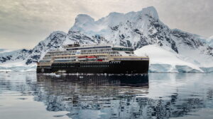 MS Roald Amundsen c HX