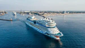 AIDAmar in Warnemuende c AIDA Cruises Felix Gaensicke