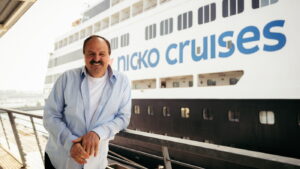Johann Lafer vor der Vasco da Gama c nicko cruises