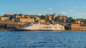 MS Hamburg in Stockholm c Plantours