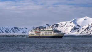 MS Fram in Svalbard c Jan Hvizdal HX Expeditions