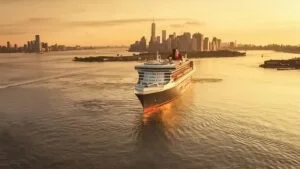 Queen Mary 2 vor New York c Cunard