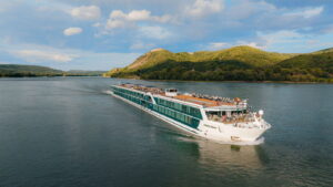 Amadeus Amara auf der Donau bei Visegrad c Lueftner Cruises