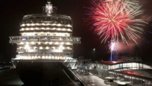 Queen Anne bei der Abfahrt zur Weltreise 2026 c Cunard