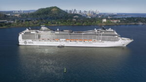 MSC Magnifica vor Panama City c MSC Cruises