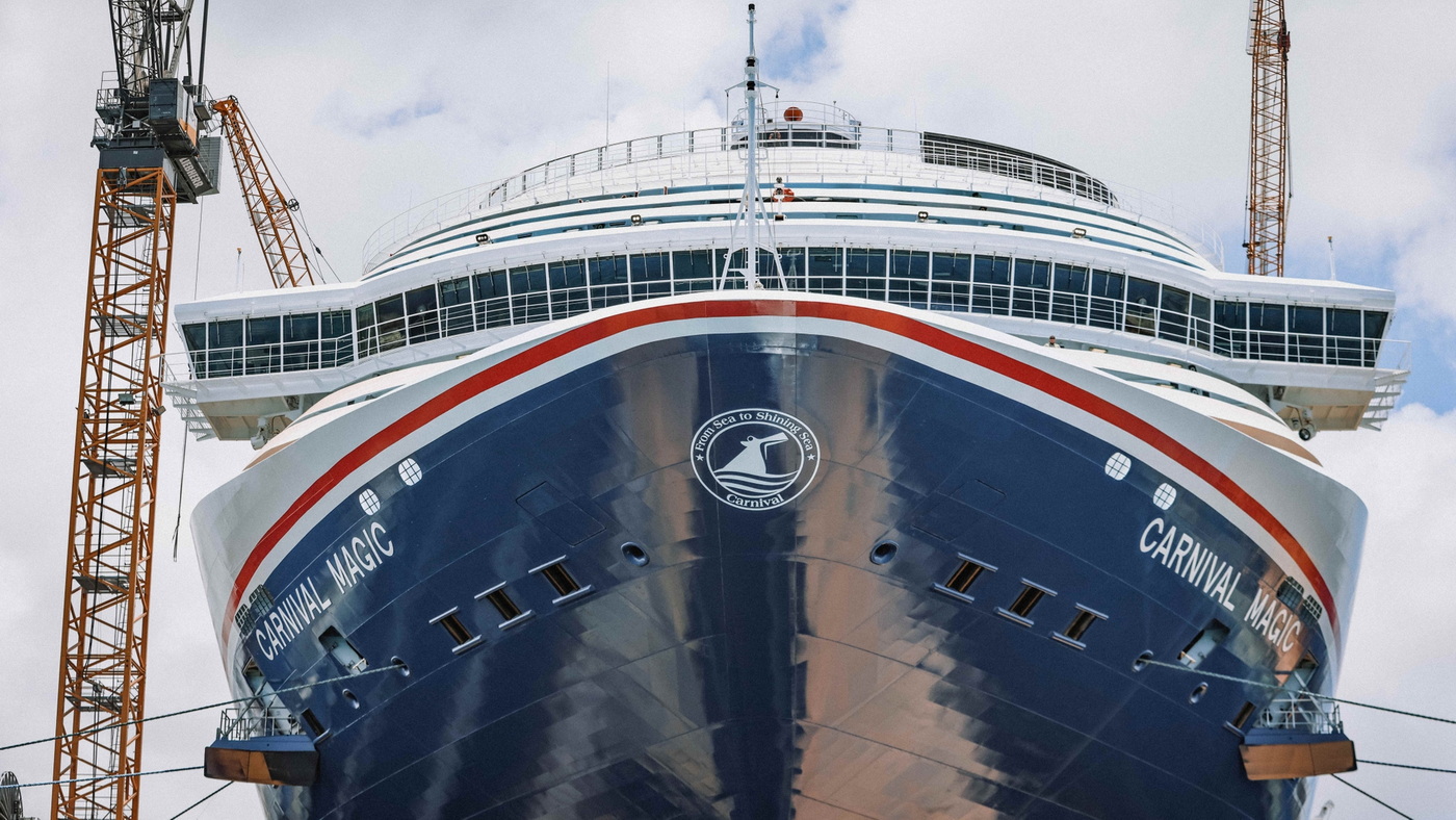 Carnival Magic: Renovierung und neue Bugbeschriftung