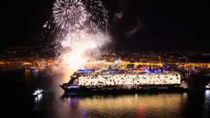 Mein Schiff Flow Taufe Feuerwerk c TUI Cruises Fabio Kohler