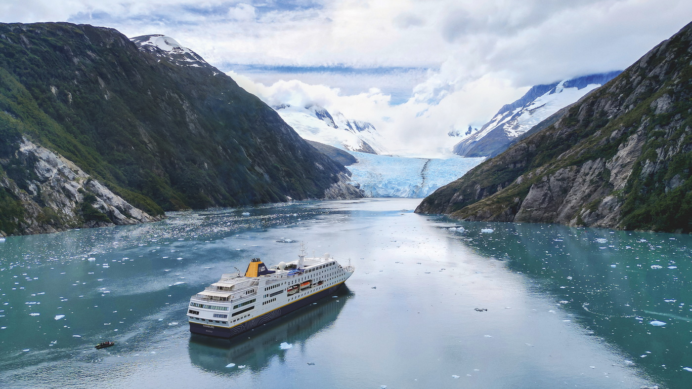 Plantours: 147-tägige Weltreise mit der kleinen MS Hamburg 7 MS Hamburg in Chilenischen Fjorden c Plantours