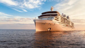 Silver Nova zum Sonnenuntergang c Silversea Cruises Ltd