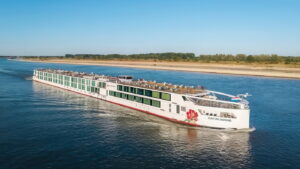 Century Diamond c Century Cruises