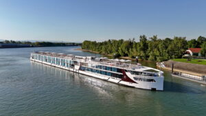 Excellence Crown c Excellence Cruises