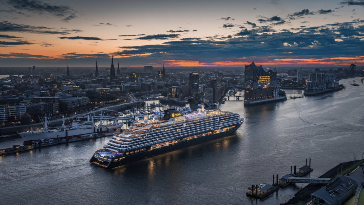 Explora III im Hamburger Hafen c Explora Cruises
