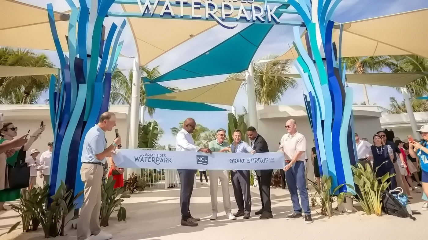 Norwegian Cruise Line: Eröffnung des Great Tides Waterpark 6 Great Tides Waterpark Durchschneiden des Bandes bei der Eroeffnung c Norwegian Cruise Line