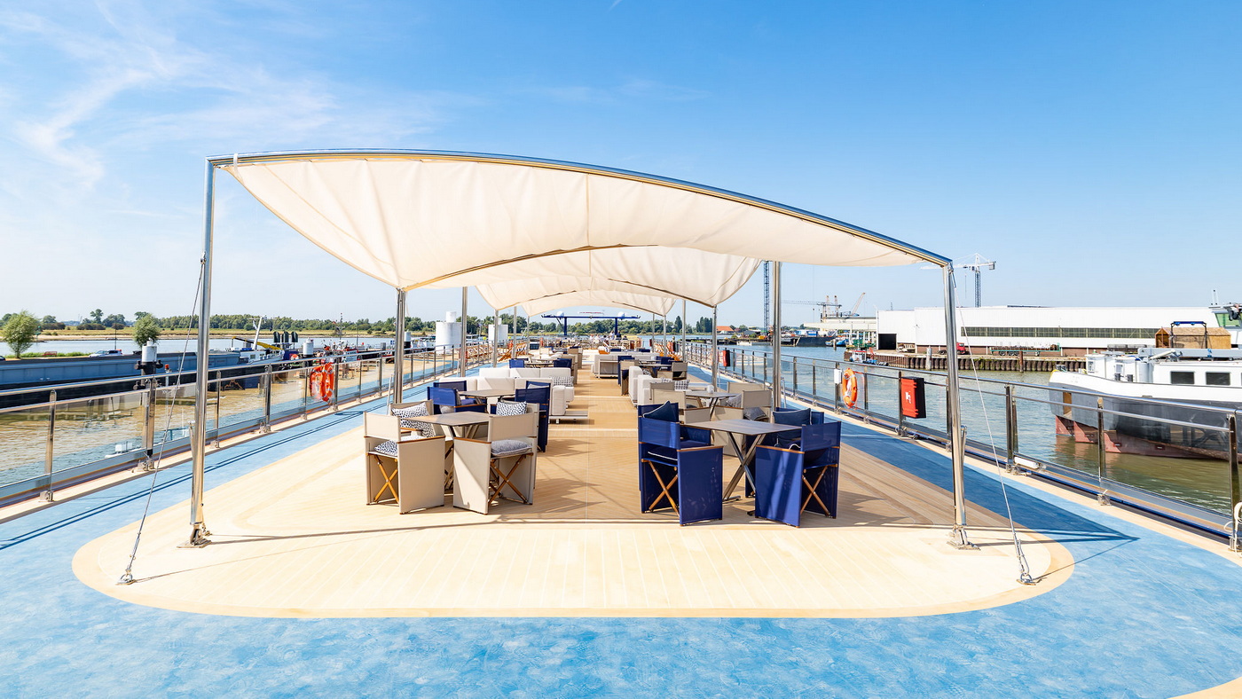 Transcend Cruises: MS Connect macht Europas Flüsse zur Eventlocation 12 MS Connect Sundeck c Michiel Ton