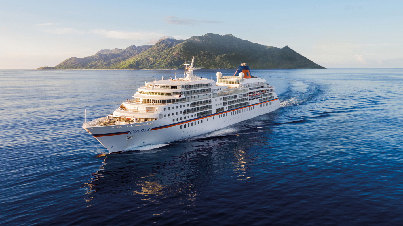 Hapag-Lloyd Cruises: Saison 2029 zwischen Klassikern und Premieren 7 MS Europa auf den Seychellen c Hapag Lloyd Cruises