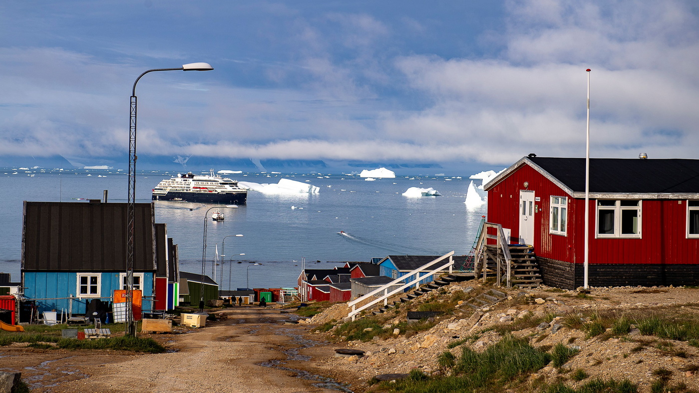 HX Expeditions: 26 neue Expeditions-Seereisen 2028/29 9 Qaanaaq in West Groenland c HX Expeditions Geraldine Prince