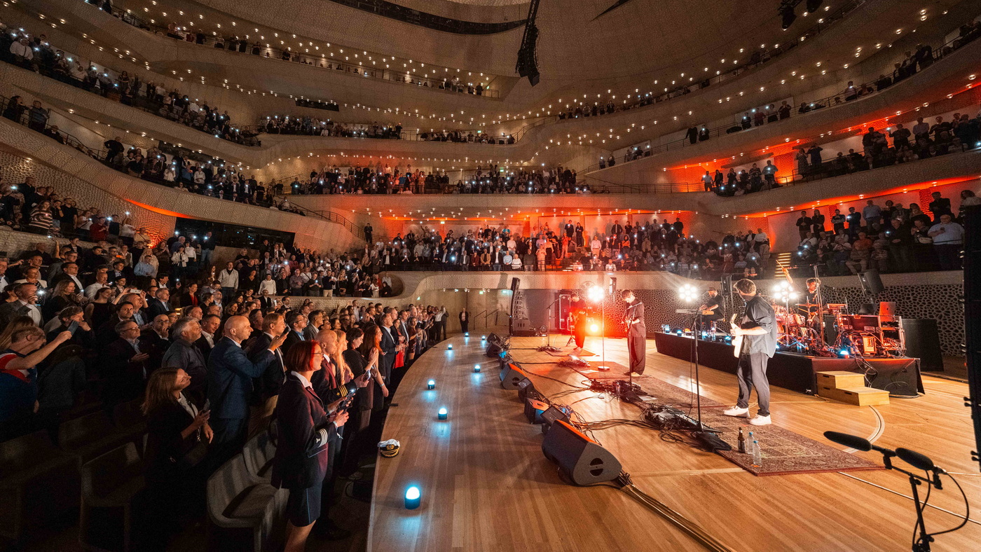 Charity-Konzert AIDA & Friends für bessere Bildungschancen weltweit 8 AIDA Friends Revolverheld c JonasDiener AIDA Cruises