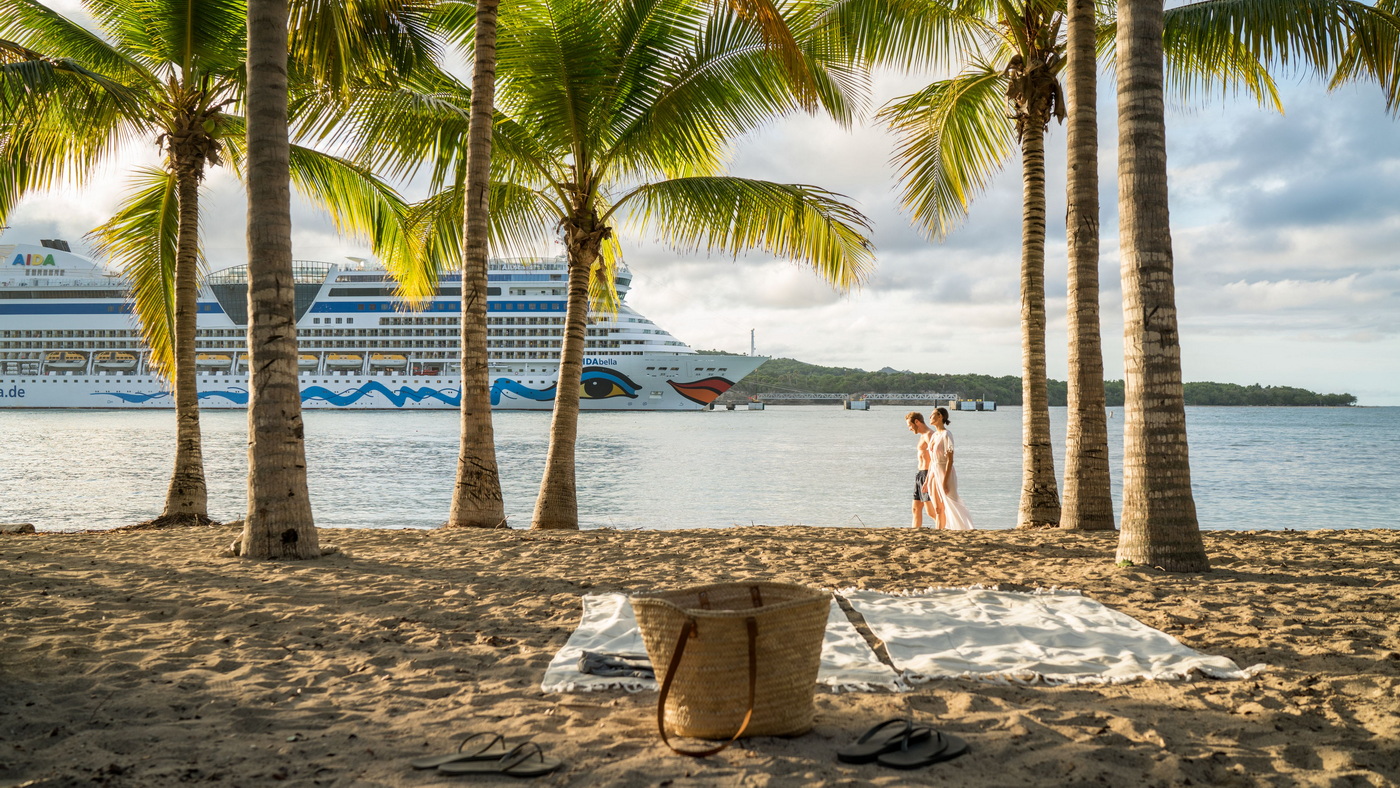 AIDA Cruises: Die Reisen im Winter 2028/29 auf sechs Kontinente 6 AIDAbella in der Karibik c Felix Gaensicke