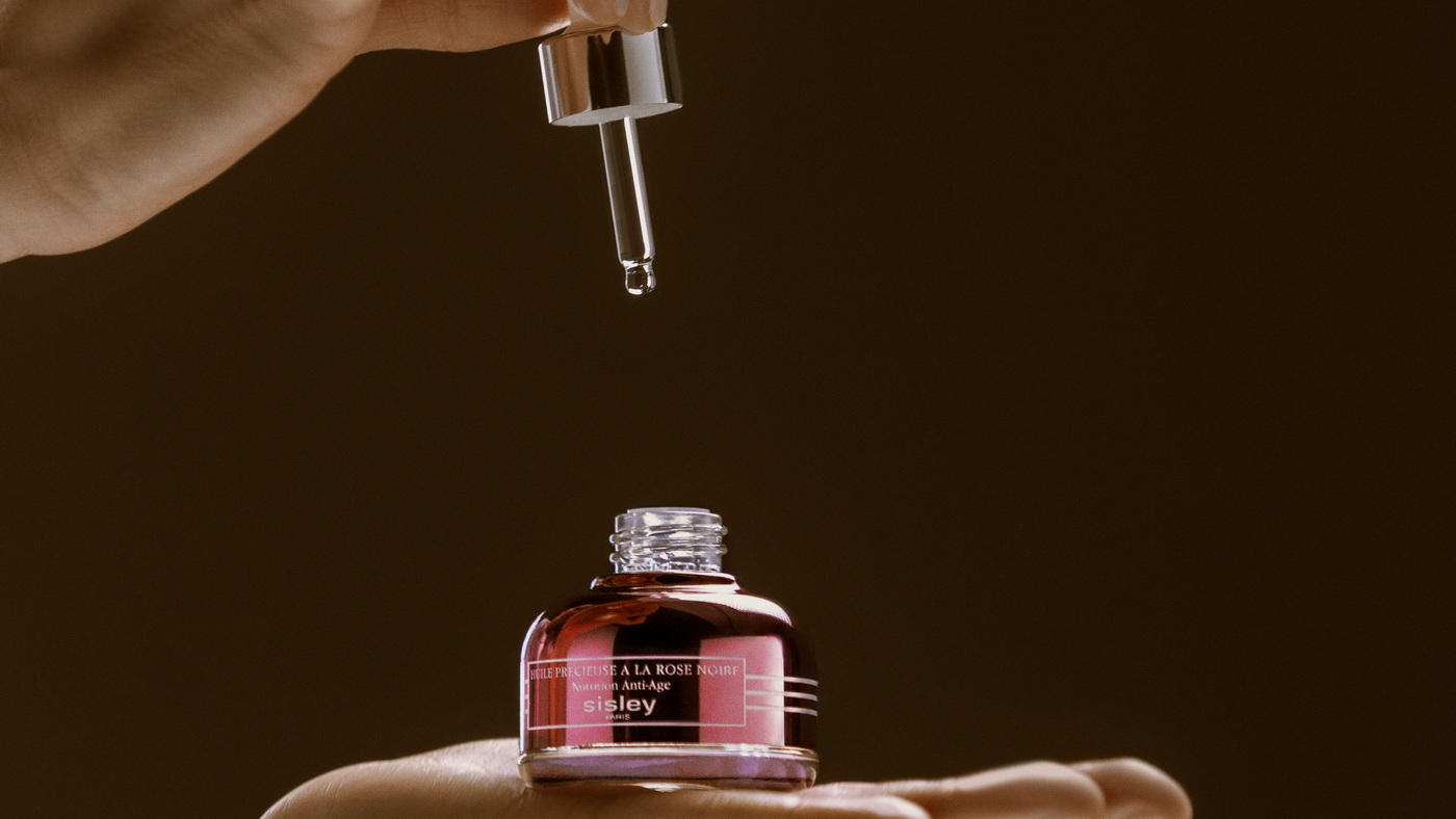 Explora Journeys: Sisley Paris ist Wellnesspartner auf der Explora III 8 Black Rose Facial Oil c Explora Journeys