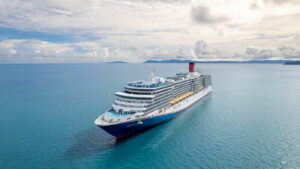 Carnival Luminosa vor Airlie Beach c Carnival Cruise Line