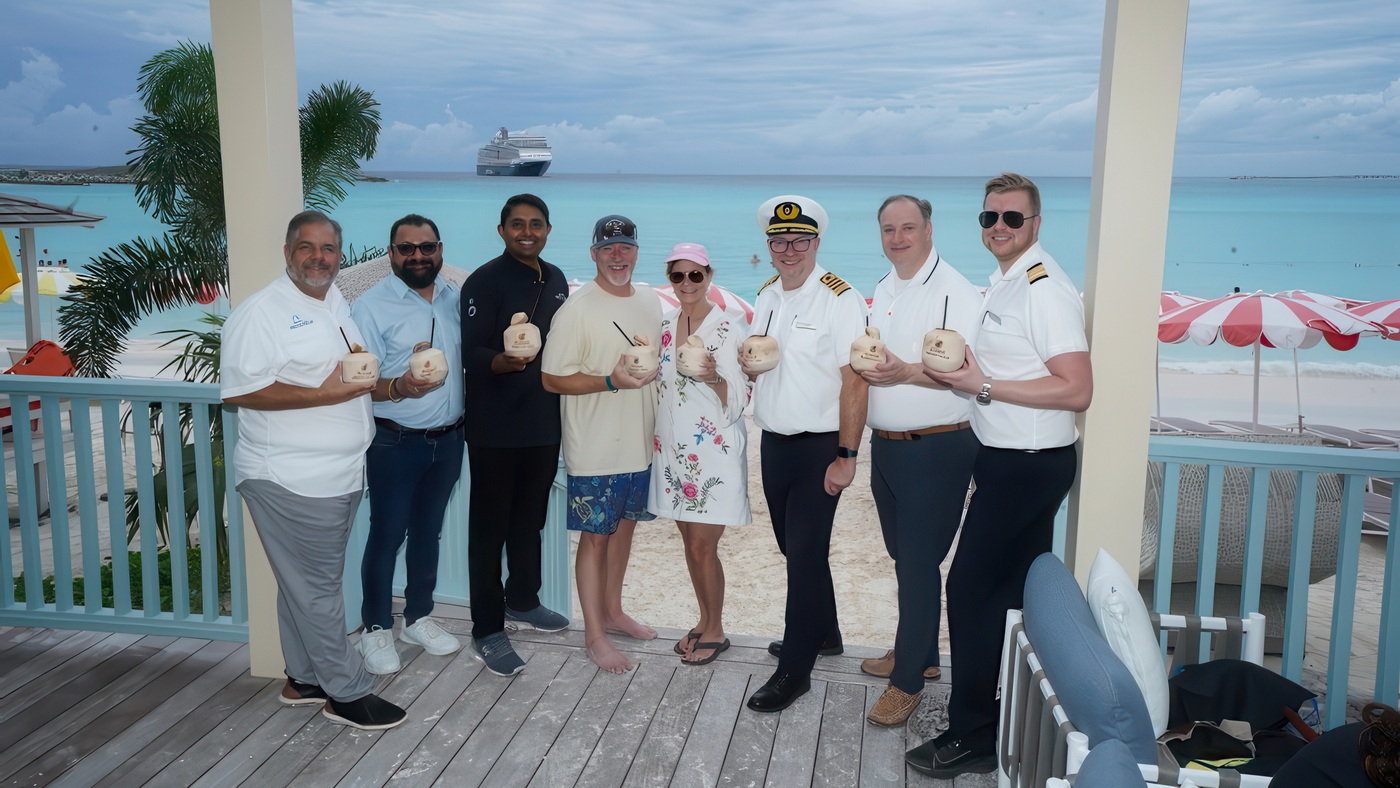 Holland America Line begrüßt Gäste im neuen Half Moon Cay Beach Club 6 Half Moon Cay Eroeffnung Beach Club c Holland America Line