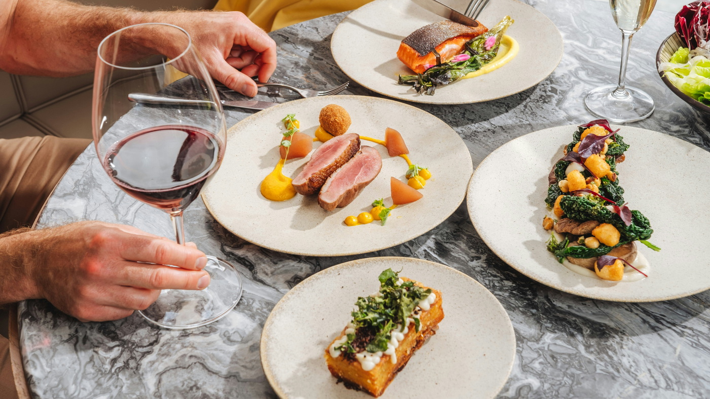 Queen Anne: Michel Roux bringt erneut Le Gavroche at Sea an Bord 6 queensland australia qU3aijmqKIo unsplash